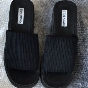 STEVE MADDEN SLIP ONS